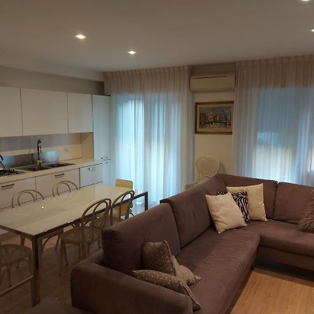 Casa Belle Vacanze Appartement Mestre Buitenkant foto